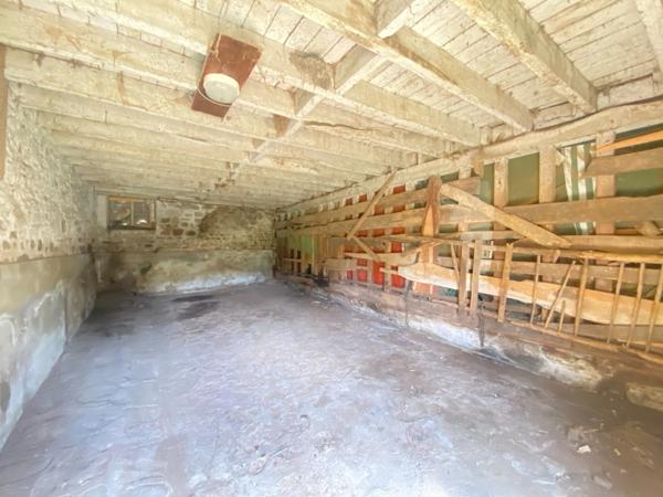EN EXCLUSIVITE ! Corps de ferme avec maison d'habitation de 89m² sur terrain de 2hectares 2188m² 138 500 €