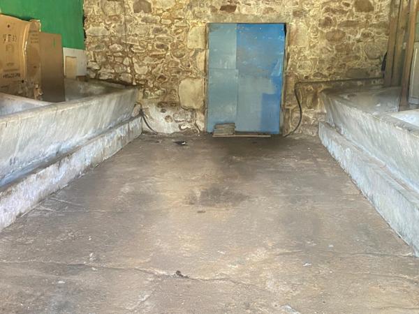 EN EXCLUSIVITE ! Corps de ferme avec maison d'habitation de 89m² sur terrain de 2hectares 2188m² 138 500 €