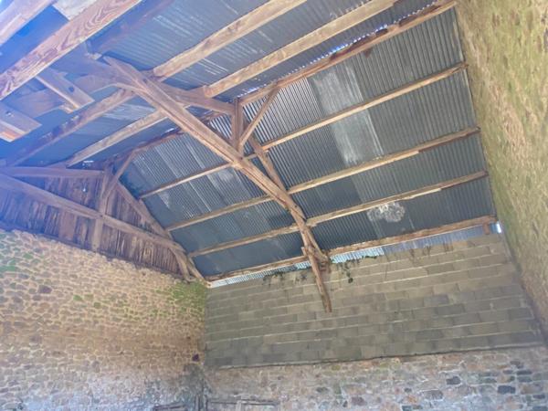 EN EXCLUSIVITE ! Corps de ferme avec maison d'habitation de 89m² sur terrain de 2hectares 2188m² 138 500 €