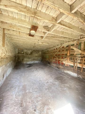 EN EXCLUSIVITE ! Corps de ferme avec maison d'habitation de 89m² sur terrain de 2hectares 2188m² 138 500 €