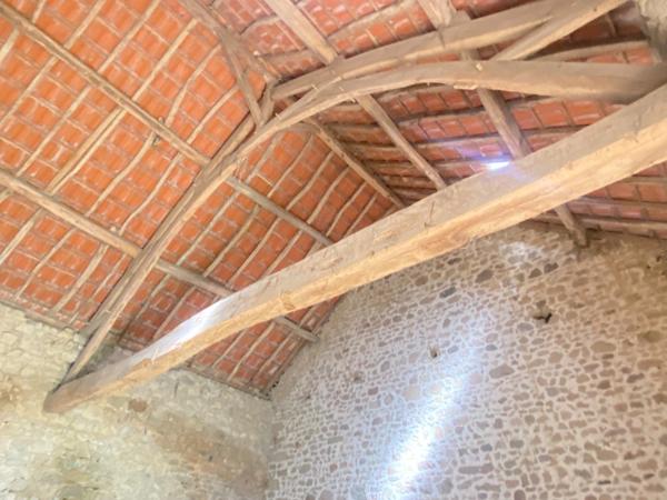 EN EXCLUSIVITE ! Corps de ferme avec maison d'habitation de 89m² sur terrain de 2hectares 2188m² 138 500 €