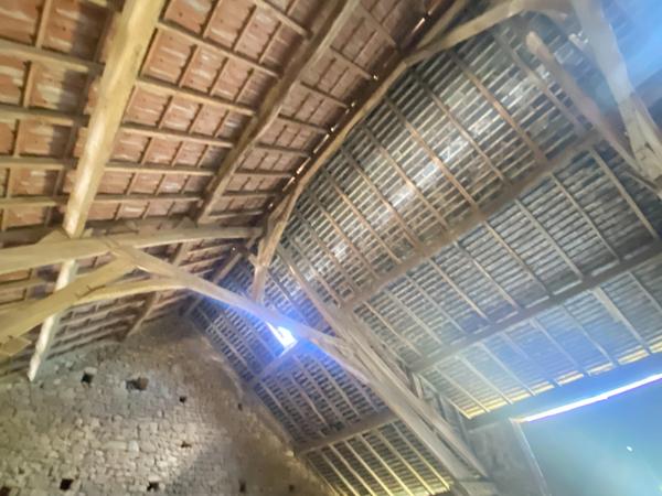 EN EXCLUSIVITE ! Corps de ferme avec maison d'habitation de 89m² sur terrain de 2hectares 2188m² 138 500 €