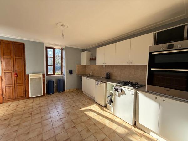 EN EXCLUSIVITE ! Corps de ferme avec maison d'habitation de 89m² sur terrain de 2hectares 2188m² 138 500 €