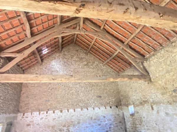 EN EXCLUSIVITE ! Corps de ferme avec maison d'habitation de 89m² sur terrain de 2hectares 2188m² 138 500 €