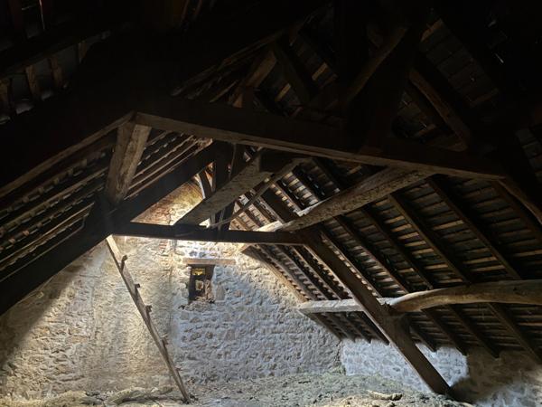 EN EXCLUSIVITE ! Corps de ferme avec maison d'habitation de 89m² sur terrain de 2hectares 2188m² 138 500 €