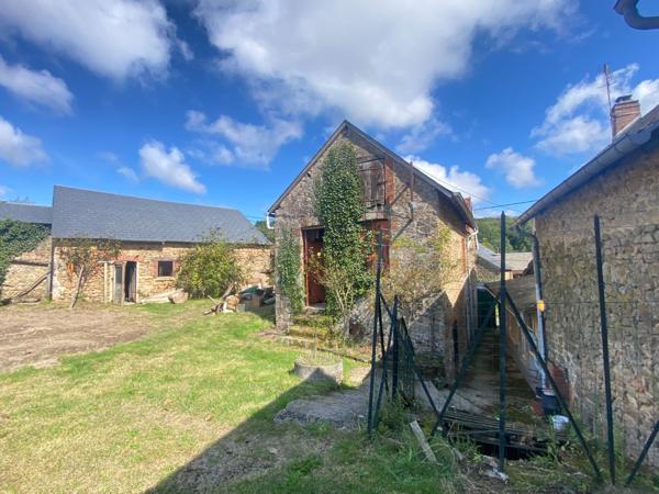EN EXCLUSIVITE ! Corps de ferme avec maison d'habitation de 89m² sur terrain de 2hectares 2188m² 138 500 €