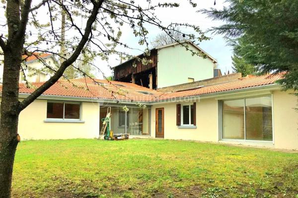 Vente                                                      Maison
                        
                                         141 m2                     à Brassac-les-Mines