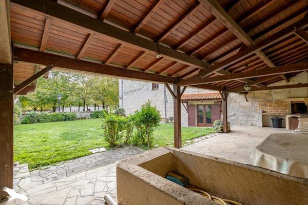 Maison à vendre |  Pons |  8 pièces | 242 m²