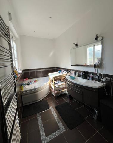 Maison 10 pièce(s) 173.55 m2