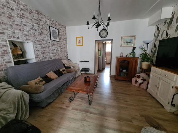 Maison de ville à Couhé avec jardin