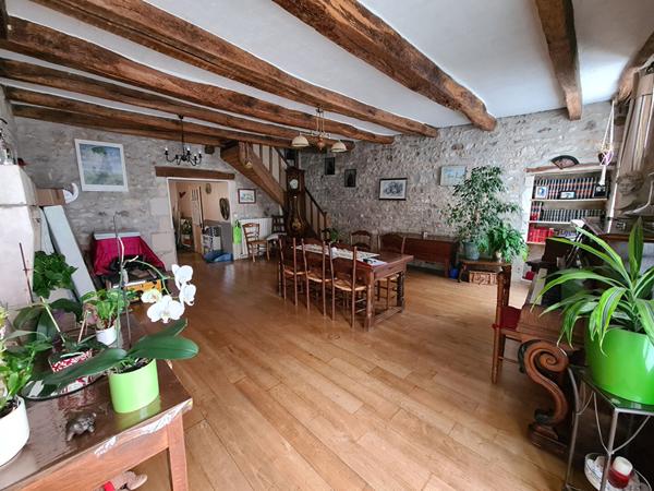 Maison de ville à Couhé avec jardin