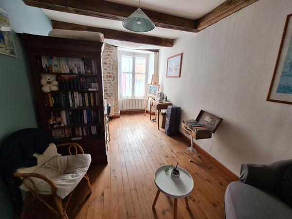 Maison de ville à Couhé avec jardin