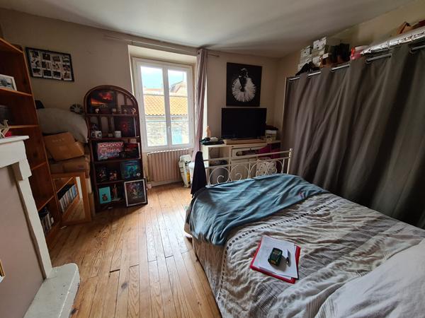 Maison de ville à Couhé avec jardin