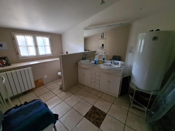 Maison de ville à Couhé avec jardin