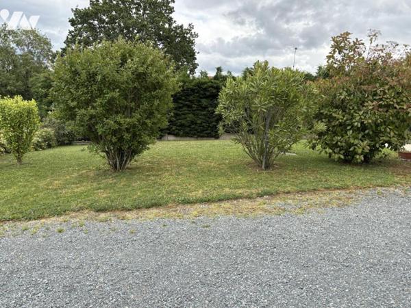PAVILLON DE PLAIN PIED AVEC GARAGE ET TERRAIN