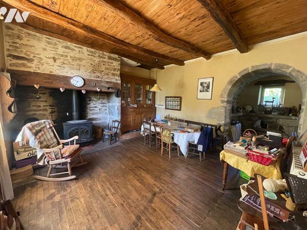 Ensemble de caractères sur le causse entouré de 7hectares