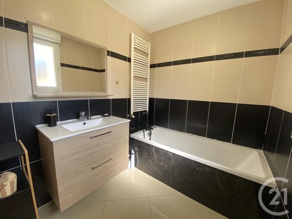 Maison à vendre  6 pièces - 125,20 m 2   ST CLAIR DE LA TOUR  - 38