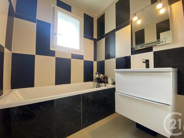 Maison à vendre  6 pièces - 125,20 m 2   ST CLAIR DE LA TOUR  - 38
