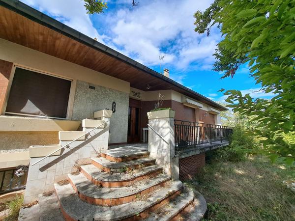 Pavillon plain-pied sur sous-sol surélevé avec grenier aménageable