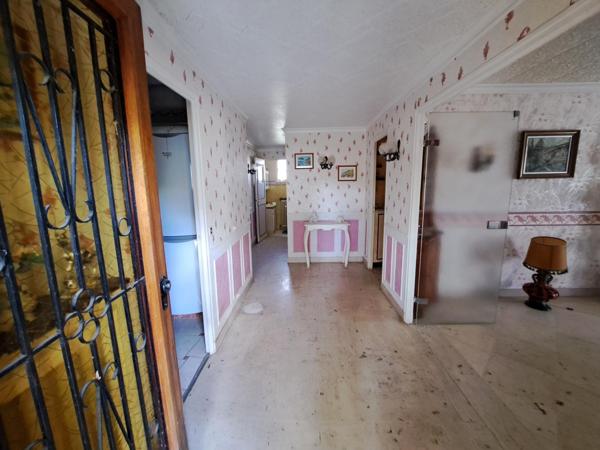 Pavillon plain-pied sur sous-sol surélevé avec grenier aménageable