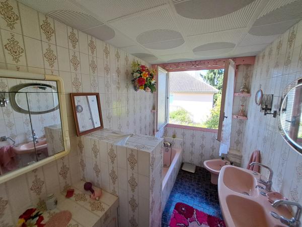 Pavillon plain-pied sur sous-sol surélevé avec grenier aménageable