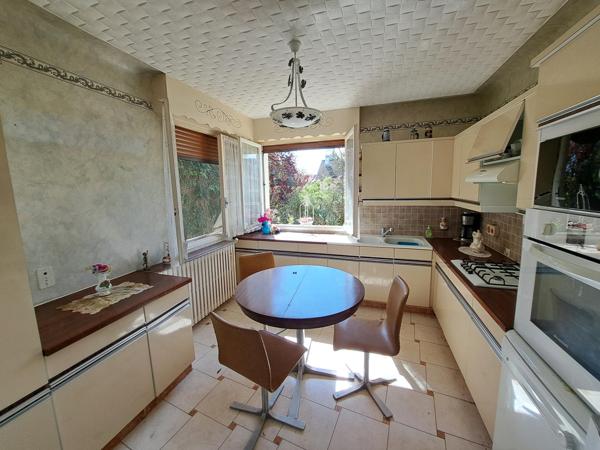 Pavillon plain-pied sur sous-sol surélevé avec grenier aménageable