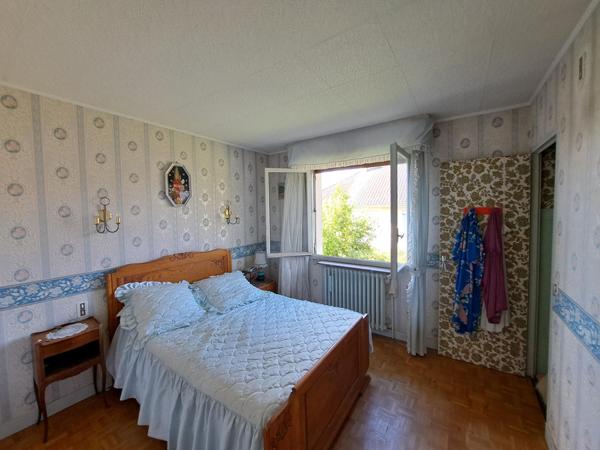 Pavillon plain-pied sur sous-sol surélevé avec grenier aménageable