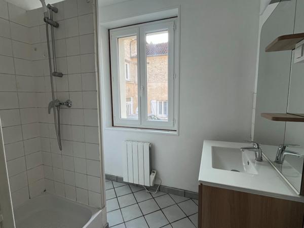 Appartement type F2 rénové d'une superficie de 31,69m² idéalement situé au centre ville de Luzarches