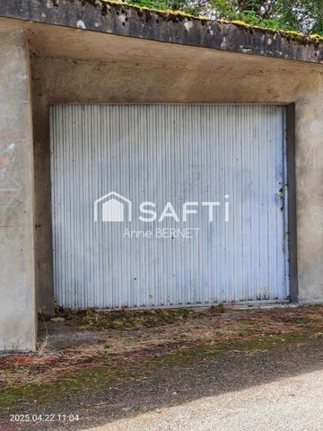 AU PIED DES HABITATIONS