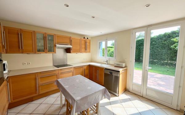 Maison à vendre    6 pièces •  Saint-Genis-Laval