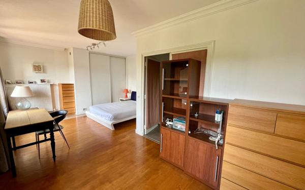 Maison à vendre    6 pièces •  Saint-Genis-Laval