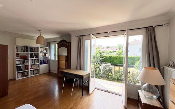 Maison à vendre    6 pièces •  Saint-Genis-Laval