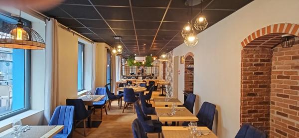 À VENDRE – MURS COMMERCIAUX D’UN RESTAURANT AVEC TERRASSES ET JARDIN – BOURGOGNE DU SUD