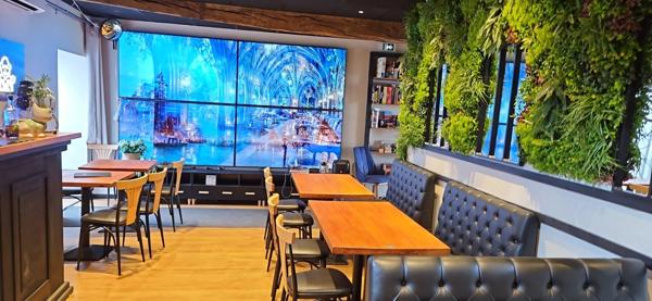 À VENDRE – MURS COMMERCIAUX D’UN RESTAURANT AVEC TERRASSES ET JARDIN – BOURGOGNE DU SUD