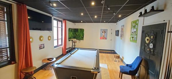 À VENDRE – MURS COMMERCIAUX D’UN RESTAURANT AVEC TERRASSES ET JARDIN – BOURGOGNE DU SUD