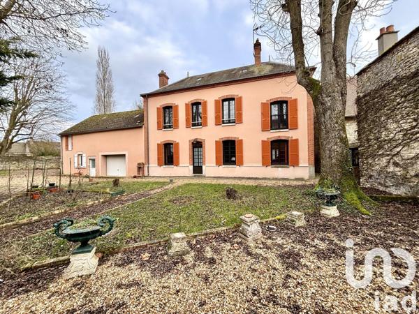 Maison 10 pièces de 252 m² à Auxy (45340)