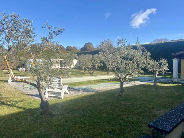 Maison Taillades 7 pièce(s) 203 m2