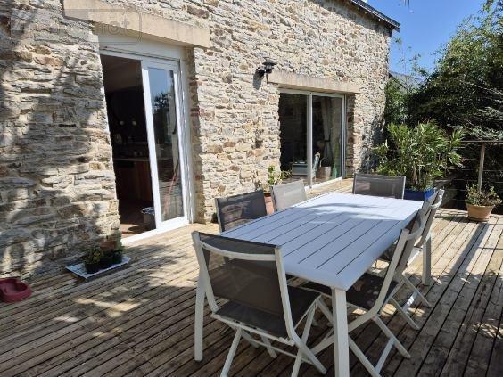 Maison à vendre à Ploemeur dans le Morbihan (56270), ref : 56081-2409   
Bourg