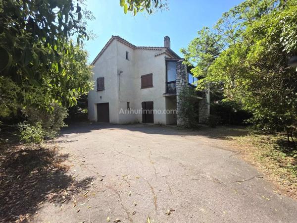 Vente                                                      Maison
                        
                     7 pièces                      138 m2                     à Draguignan