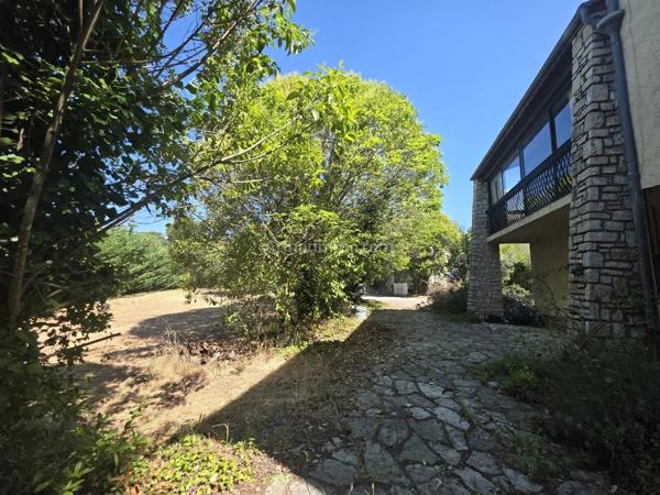 Vente                                                      Maison
                        
                     7 pièces                      138 m2                     à Draguignan