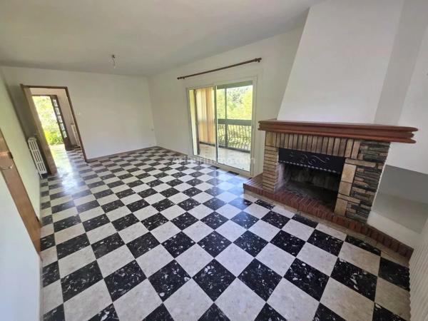 Vente                                                      Maison
                        
                     7 pièces                      138 m2                     à Draguignan