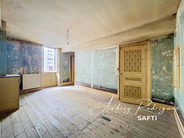 Centre-ville – Maison avec cour à rénover