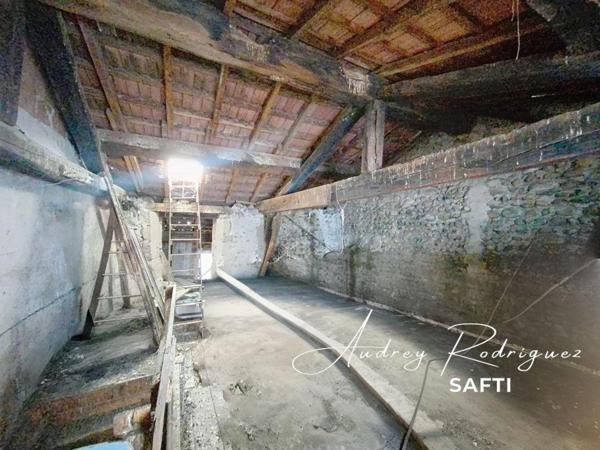 Centre-ville – Maison avec cour à rénover