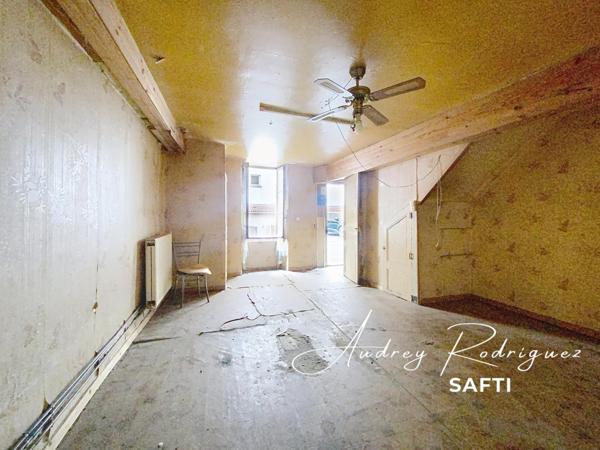 Centre-ville – Maison avec cour à rénover