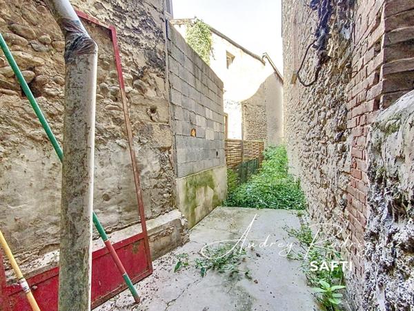 Centre-ville – Maison avec cour à rénover