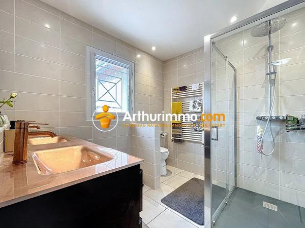 Vente                                                      Maison
                        
                     6 pièces                      160 m2                     à Bourgoin-Jallieu