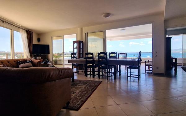 Appartement à vendre    4 pièces •  Fort-de-France