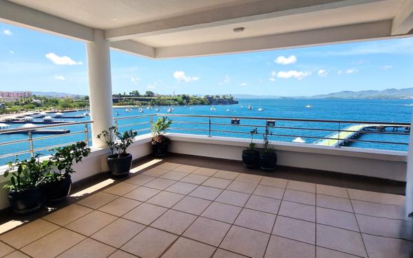 Appartement à vendre    4 pièces •  Fort-de-France