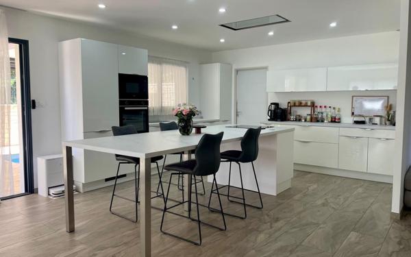 Maison à vendre    4 pièces •  Rochemaure