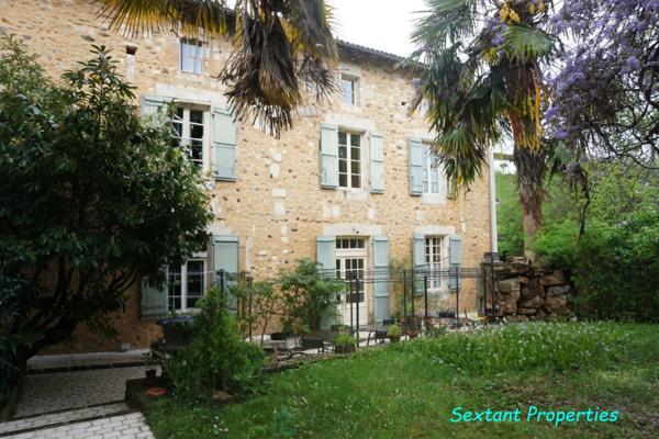 Somptueux Hôtel particulier du XIXe siècle, au coeur du parc naturel du Périgord vert.